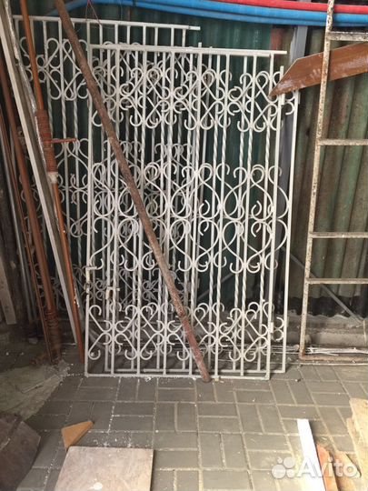 Металлические решетки на окна б/у