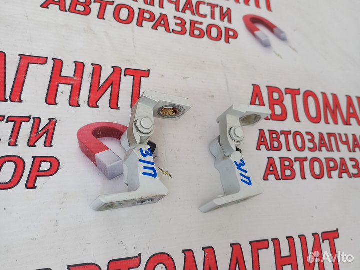 Петля двери задней правой Шкода Октавия А7