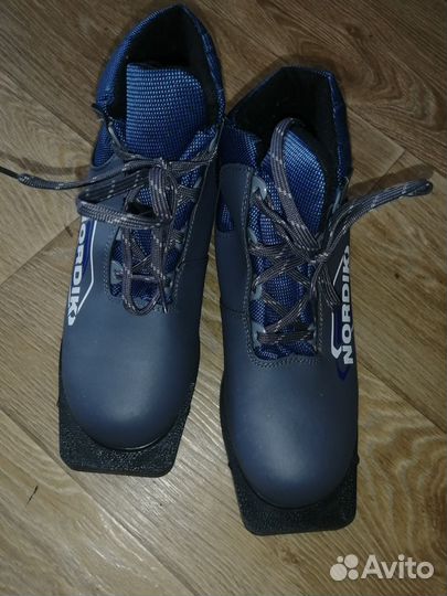 Лыжные ботинки