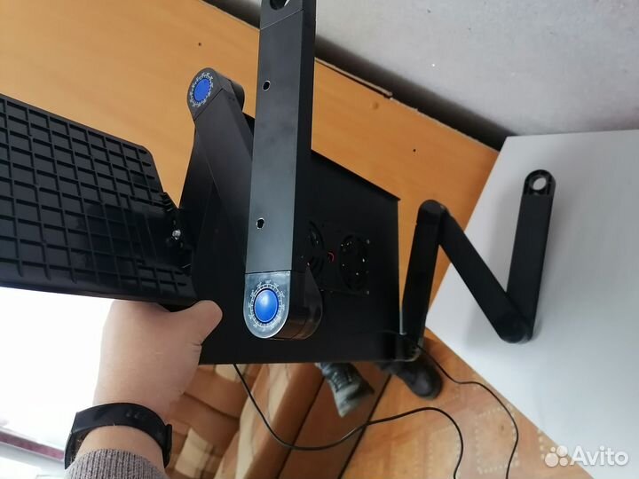 Столик для ноутбука в кровать с USB-кулером