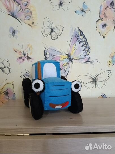 Игрушка синий трактор