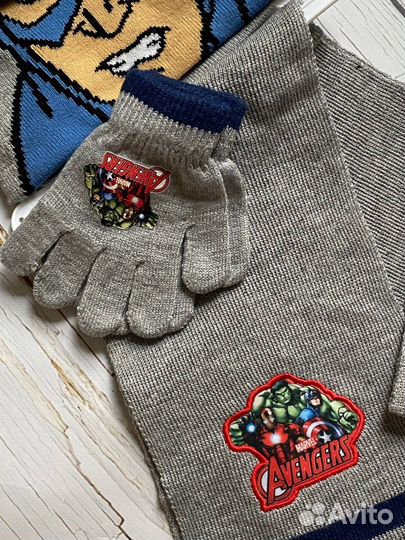 Комплект из шарфа, шапки и перчаток