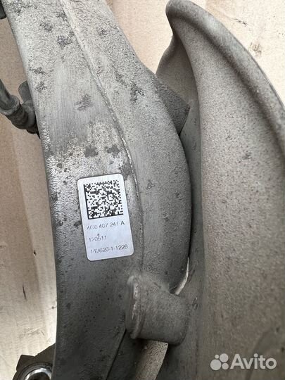 Кулак поворотный левый Audi A6 (C7) 2011-2014