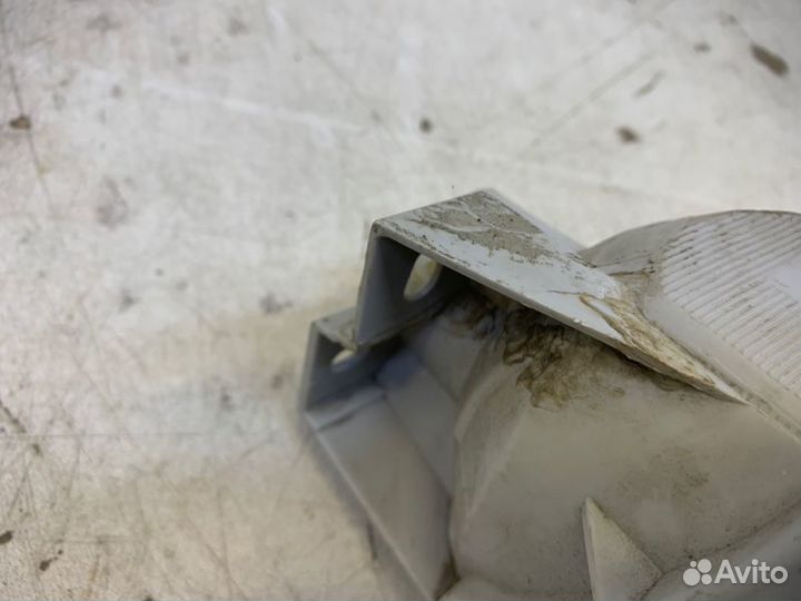 Фонарь противотуманный левый Toyota Land Cruiser