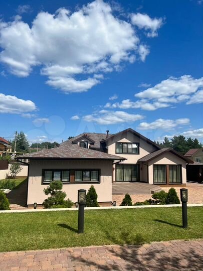 Коттедж 359,5 м² на участке 20 сот.