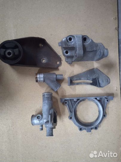 Для двигателя на ваз 2114 кронштейны, патрубки