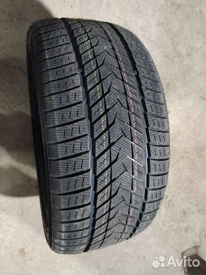 Roadmarch Winter XPro 999 295/40 R21 111H