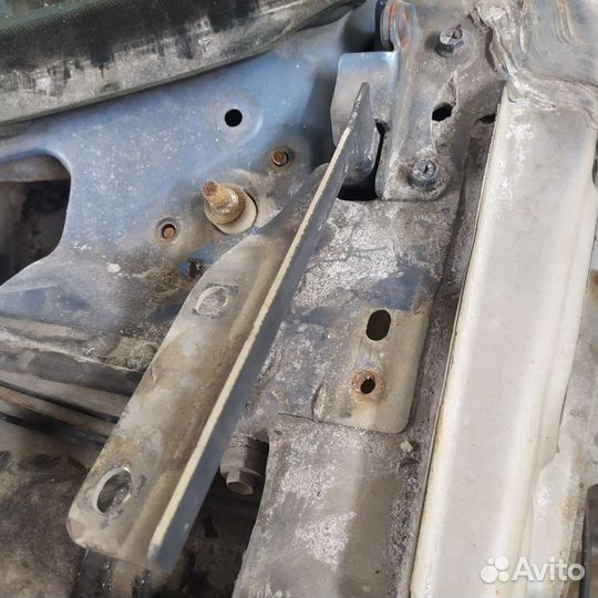 Suzuki Baleno петли капота