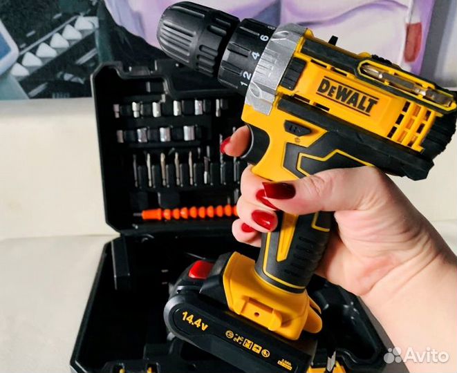 Шуруповерт dewalt 14V с набором бит