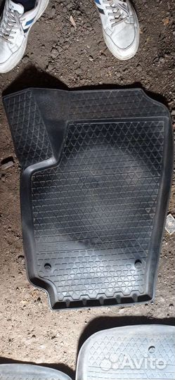 Автомобильные коврики резиновые