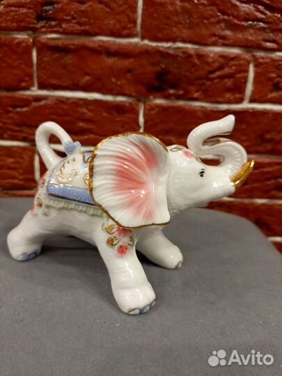 Фарфоровые статуэтки(Слон)
