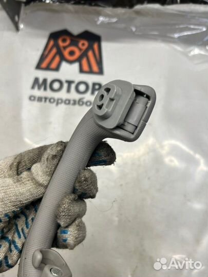 Ручка внутренняя потолочная задняя левая Kia
