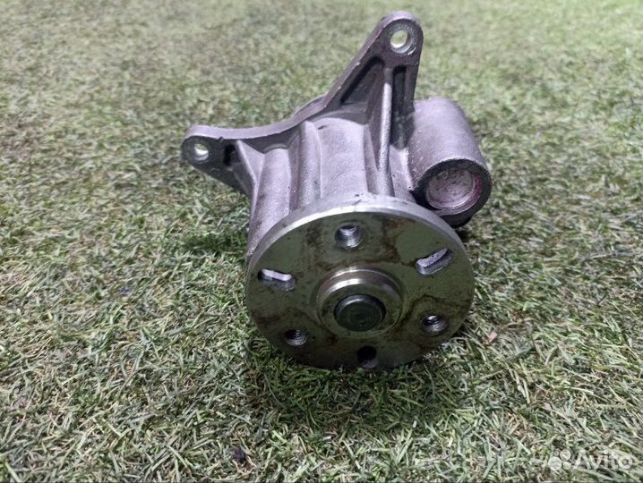 Помпа водяная Land Rover Discovery 3 276DT 2009