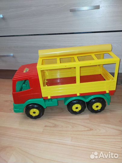 Машина с тентом