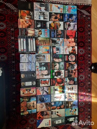 Видео кассеты с фильмами разных жанров