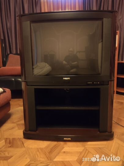 Телевизор с тумбой. Philips Раритетный
