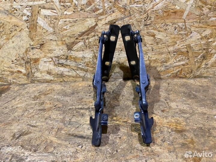 Петли капота пара перед. Mercedes-Benz E-klasse