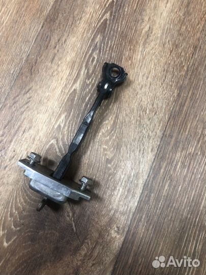 Ограничитель двери Toyota RAV4, 06-12г