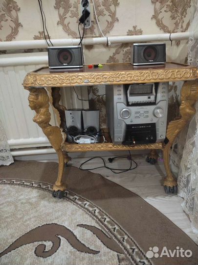 Журнальный столик на колесах бу