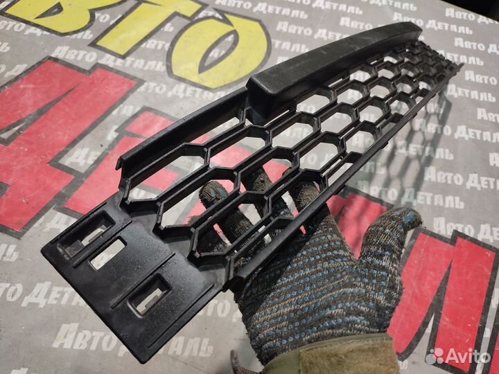 Решетка переднего бампера Skoda Rapid 2 2019