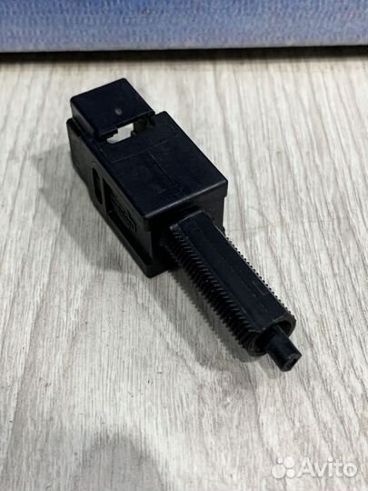 Датчик включения стоп сигнала Лягушка Nissan prime
