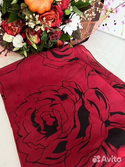 Большой платок 105* 145 см с цветами бордовый