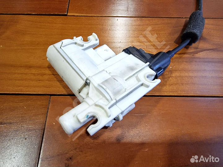 Доводчик передней левой двери Mercedes S W222 V222