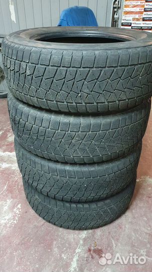 Bridgestone Blizzak DM-V2 235/65 R17 108S