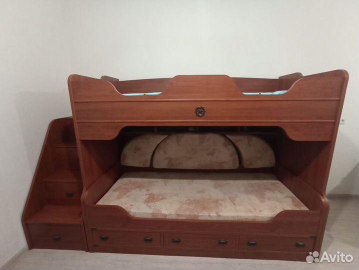 Двухъярусная кровать с угловым шкафом бу