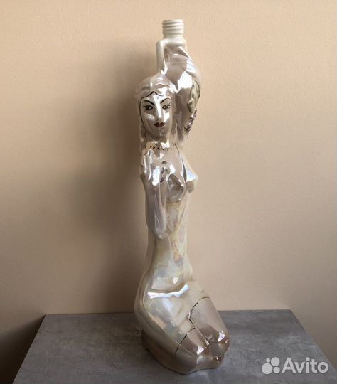 Фарфоровая статуэтка казсср девушка с виноградном