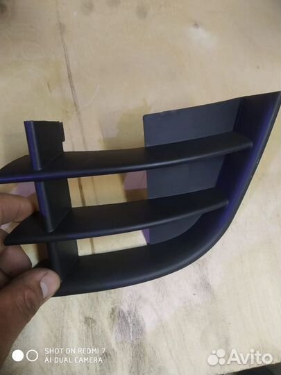 Заглушка переднего бампера правая