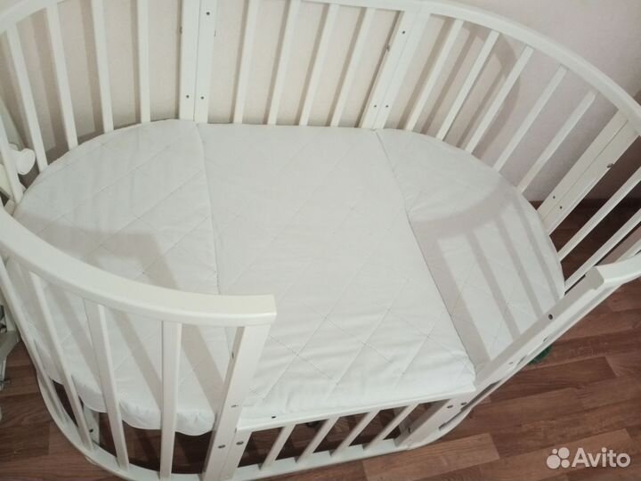 Детская кроватка круглая овальная с маятником
