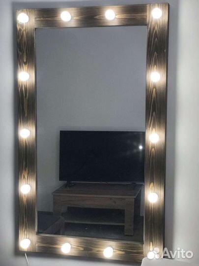 Гримерное зеркало с лампами
