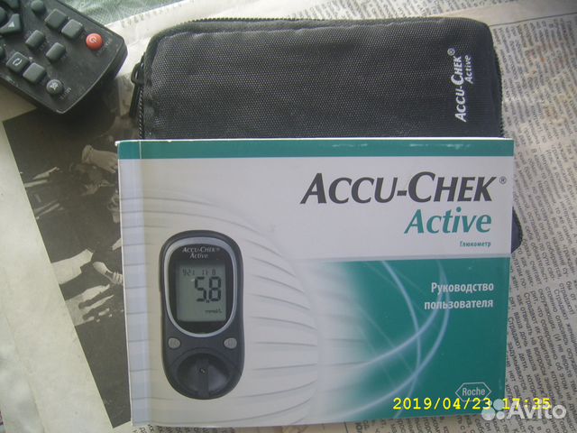 Актив б. Глюкометр Accu Chek Active инструкция. Чехол для глюкометров Accu-Chek Актив. Глюкометр Актив Акку чек без чехла. Серийный номер глюкометра Акку чек.