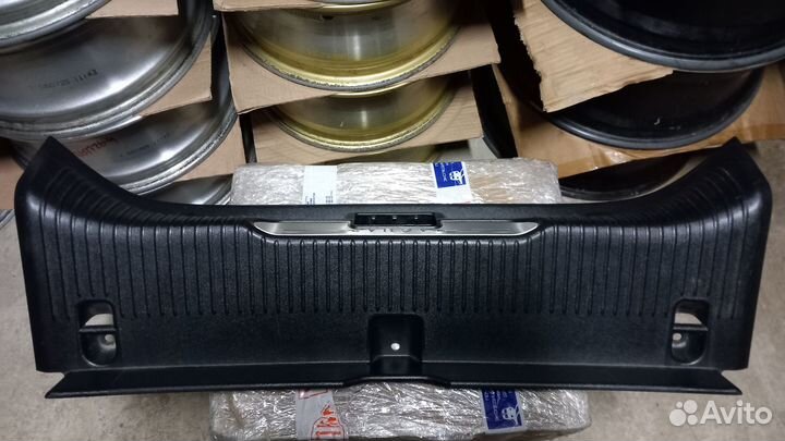 Jaguar XJ X351 2009-15г накладка в проем багажника