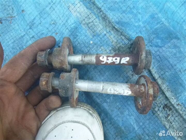 Болт эксцентрик передний Toyota Land Cruiser