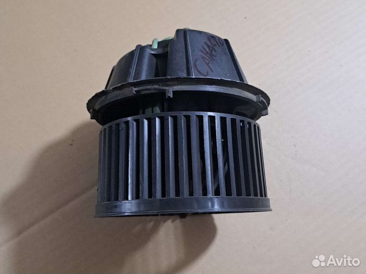 Моторчик печки Рено Сандеро 1