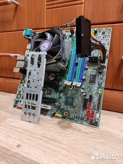 Lenovo is8xm (сокет 1150)