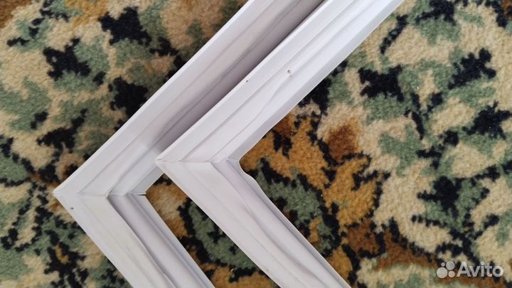 Уплотнители двери холодильника Индезит C132G