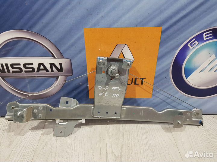 Стеклоподъемник перед Renault sandero Прав