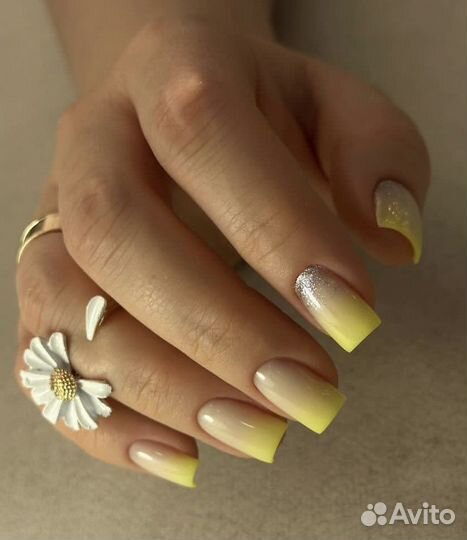 Маникюр, педикюр, брови в салоне красоты