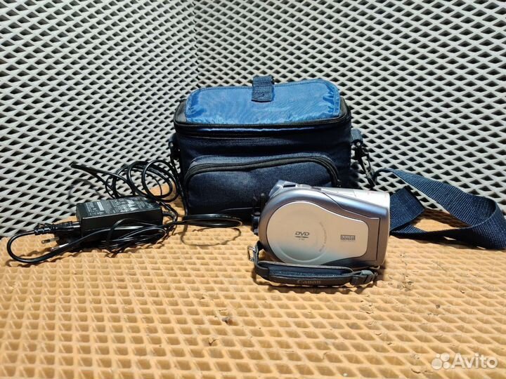 Видео-Камера Canon DC100