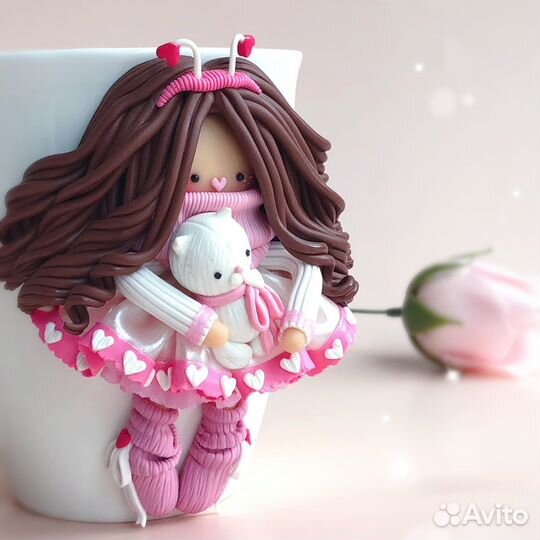 Кружка с куколкой (декор из полимерной глины)