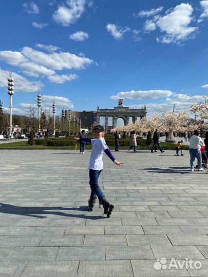 Обучение катанию на роликовых коньках. Инструктор