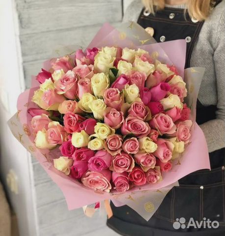 Букет из 75 розы микс Кения 35-40см в матовой бума