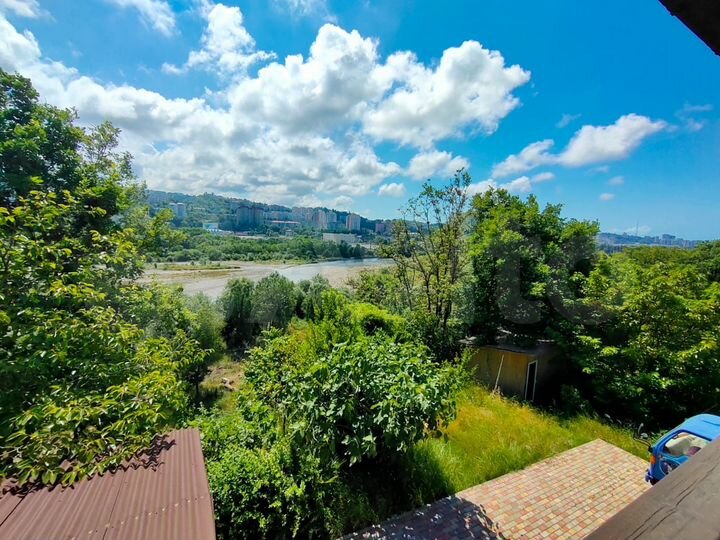 Коттедж 196 м² на участке 6 сот.