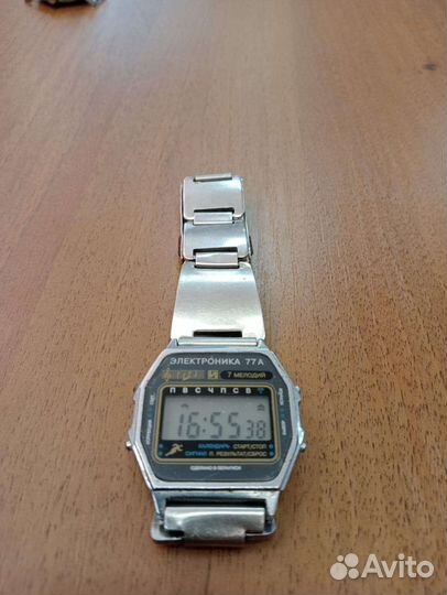 Часы наручные электроника 77а