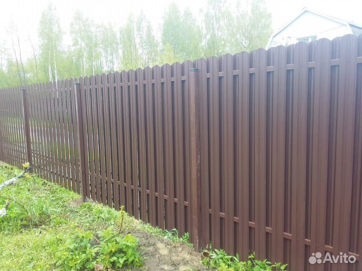 Металлические заборы с воротами