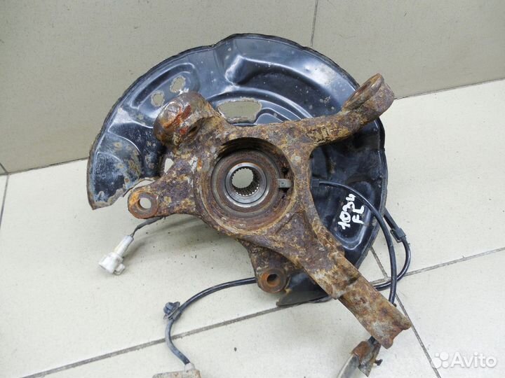 Кулак поворотный передний левый Yaris 2005-2011