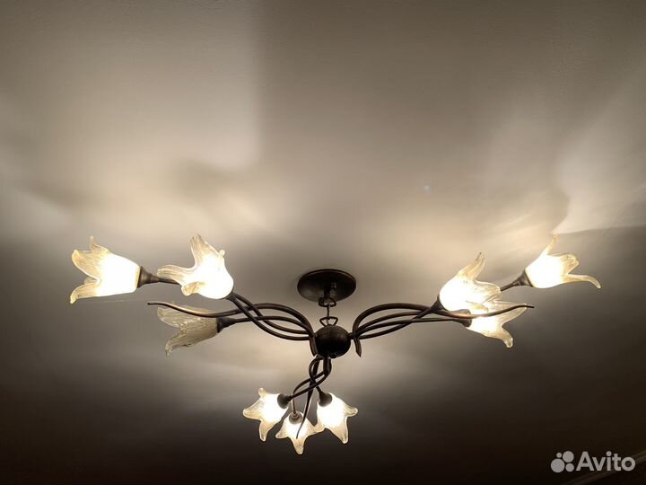 Люстры и светильники бу